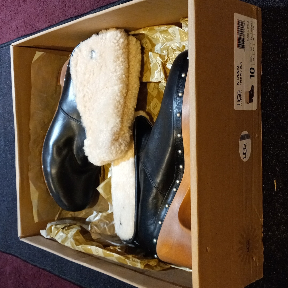 NWT   FUR LINED UGGS